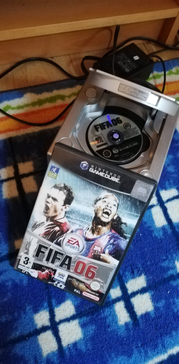 ClubInfoEsisar's tweet photo. Une petite partie de Fifa 6 parce que en tant que gamerz, le sport, on le fait de chez soi! @Shadow_France #SUP3_1 #SUPCIE
https://t.co/xjhvbyWtAN https://t.co/aYeAqdW4pP