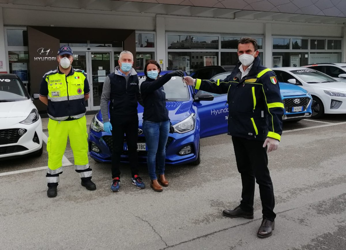 comunevenezia's tweet photo. 🔸 #Donazioni🔸
Concessionaria mestrina affida un'auto in comodato d'uso alla Protezione civile di Venezia, la consegna stamattina
➡ L'assessore @Giorgio_Deste: "Un importante gesto di solidarietà che dimostra quanto la nostra comunità sia coesa"
🔍 https://t.co/ZX7Esf2v58 https://t.co/fAvpu8ZGvr