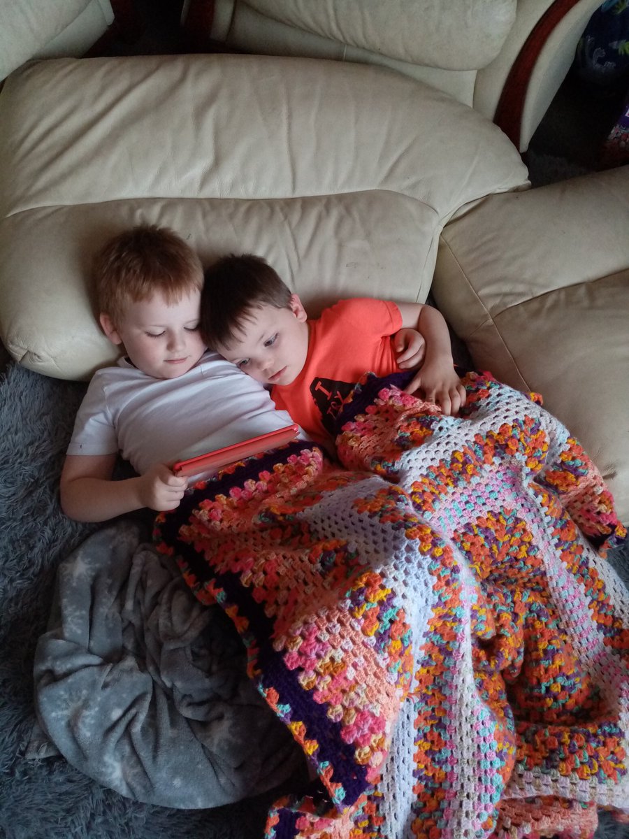 Beccaaayyyyyy's tweet photo. Relaxing After a day of working really hard with their Maths and English. Jake has been learning number bonds to 20 and spelling words that have PH in them. Jaylon has been practicing number formation and reading Cvc words. @KingshurstY1 @kingshurstREC https://t.co/fx3LL89JPi