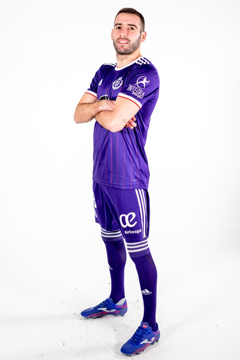 realvalladolid's tweet photo. 🚴🏻 El lateral derecho del #RealValladolid Antoñito se define a sí mismo como una persona "constante, alegre y trabajadora"

Además, su filosofía de vida es:

"Nunca dejes de soñar"

#BlanquivioletasEnCasa https://t.co/Tf7qHNeGUg
