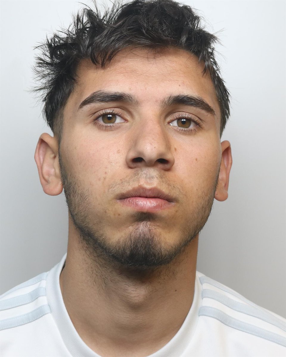 BBCWiltshire's tweet image. Three teenagers have been sentenced to 10-18 months in a young offenders institute after £87,000 worth of mobile phone thefts in towns and cities including Swindon, Salisbury and Chippenham