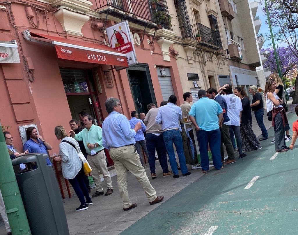 Fjnc1Freeman's tweet photo. Tomen nota: hoy en Sevilla, Bar Jota, cerrado por cinco meses y 5.000 € de multa. A los clientes que estaban alli 250 € de multa! https://t.co/XP1aKlCx5m