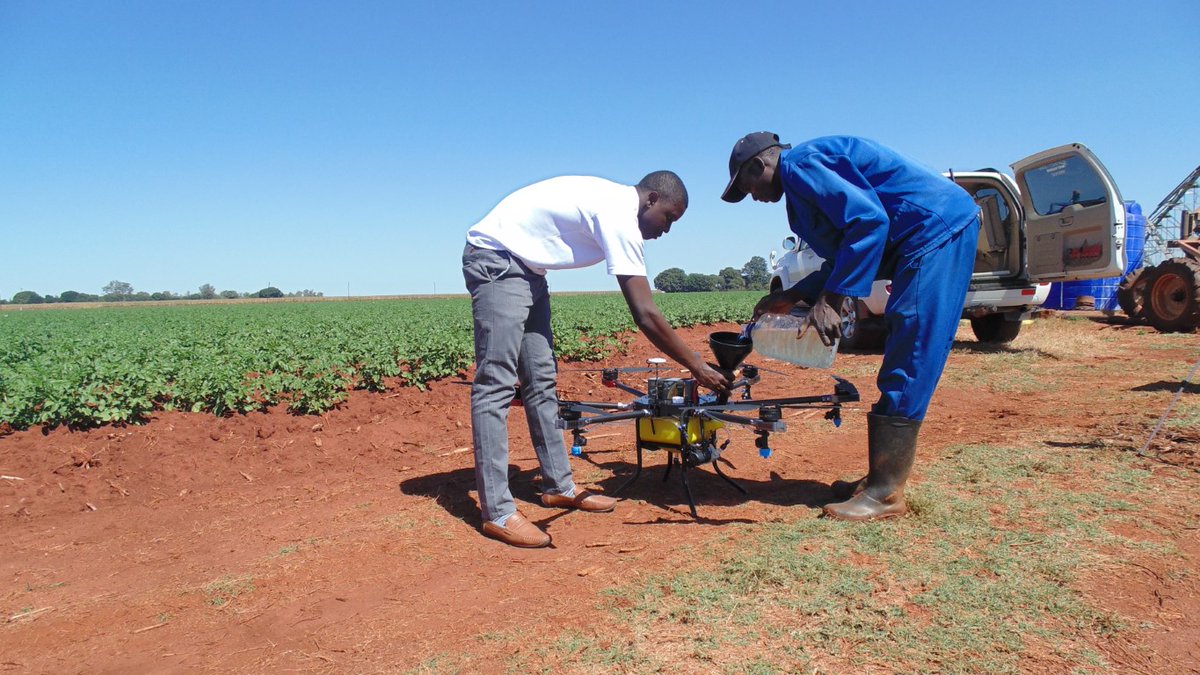 The Zimbabwean award-winning start-up <a href="/group_alley/">Alley Capital Group 🇿🇼</a>, assembles #drones &amp; offers crop-spraying services.  Their equipment is replacing traditional #crop spraying platforms which are less efficient may cause #pesticide-linked health and environmental problems tinyurl.com/ycs7g42r