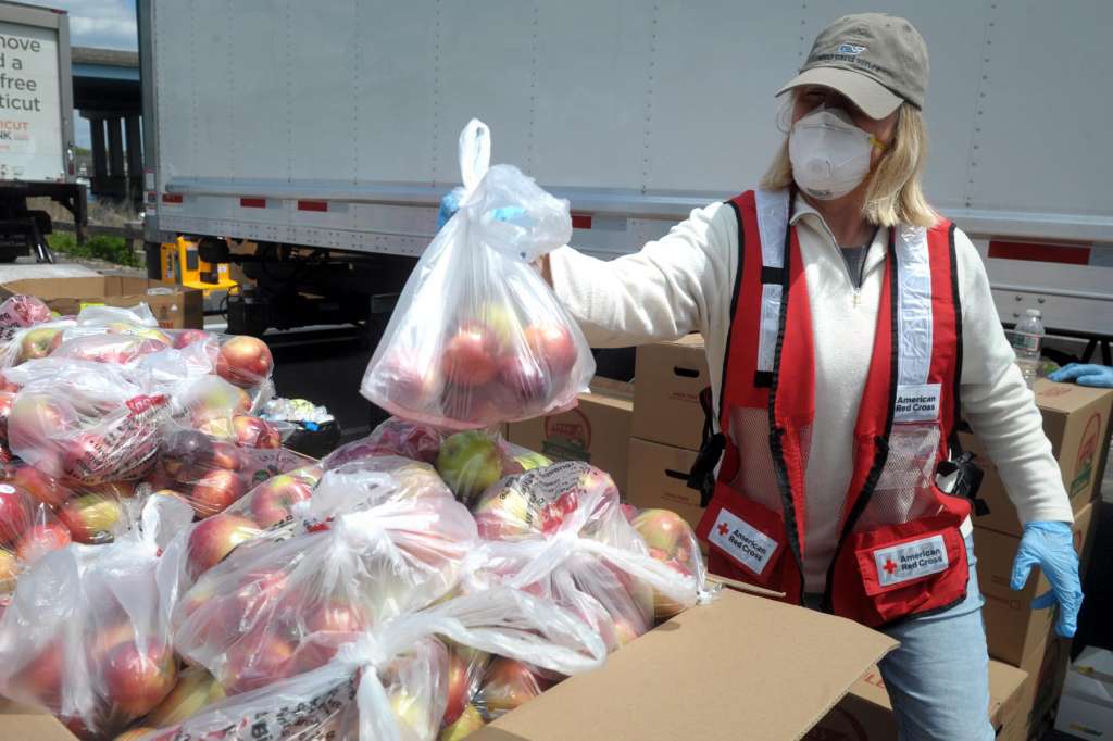 CTRedCross's tweet photo. #CTRedCross volunteers were a small part of  @CTFoodBank support last week in #BridgeportCT. Volunteers handed out @girlscouts 🍪, 🍞, 🥙! 1,500 Families Served + 50,000 Meals  + 3 Tons of food + Community Partners = Community Recovery. #covid19 #10MillionMeals https://t.co/utC4oqg84j