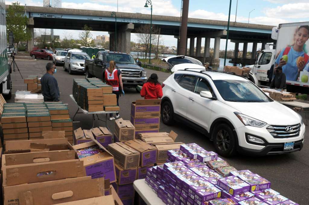 CTRedCross's tweet photo. #CTRedCross volunteers were a small part of  @CTFoodBank support last week in #BridgeportCT. Volunteers handed out @girlscouts 🍪, 🍞, 🥙! 1,500 Families Served + 50,000 Meals  + 3 Tons of food + Community Partners = Community Recovery. #covid19 #10MillionMeals https://t.co/utC4oqg84j