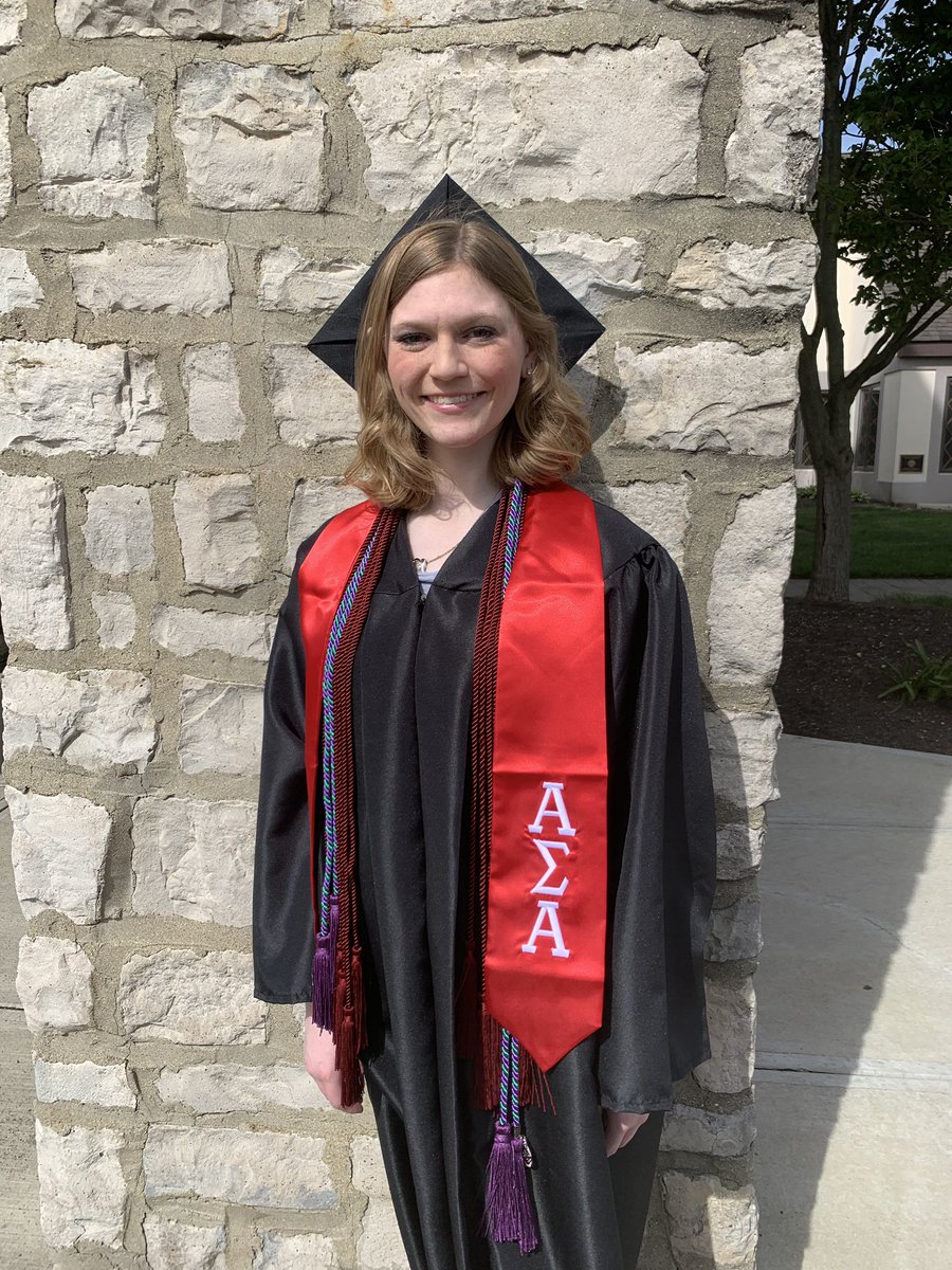Corry1015's tweet photo. She made it! @MuskingumUniv @wcsdistrict #2020Grad #teacherlife https://t.co/YTJV5wQUwM