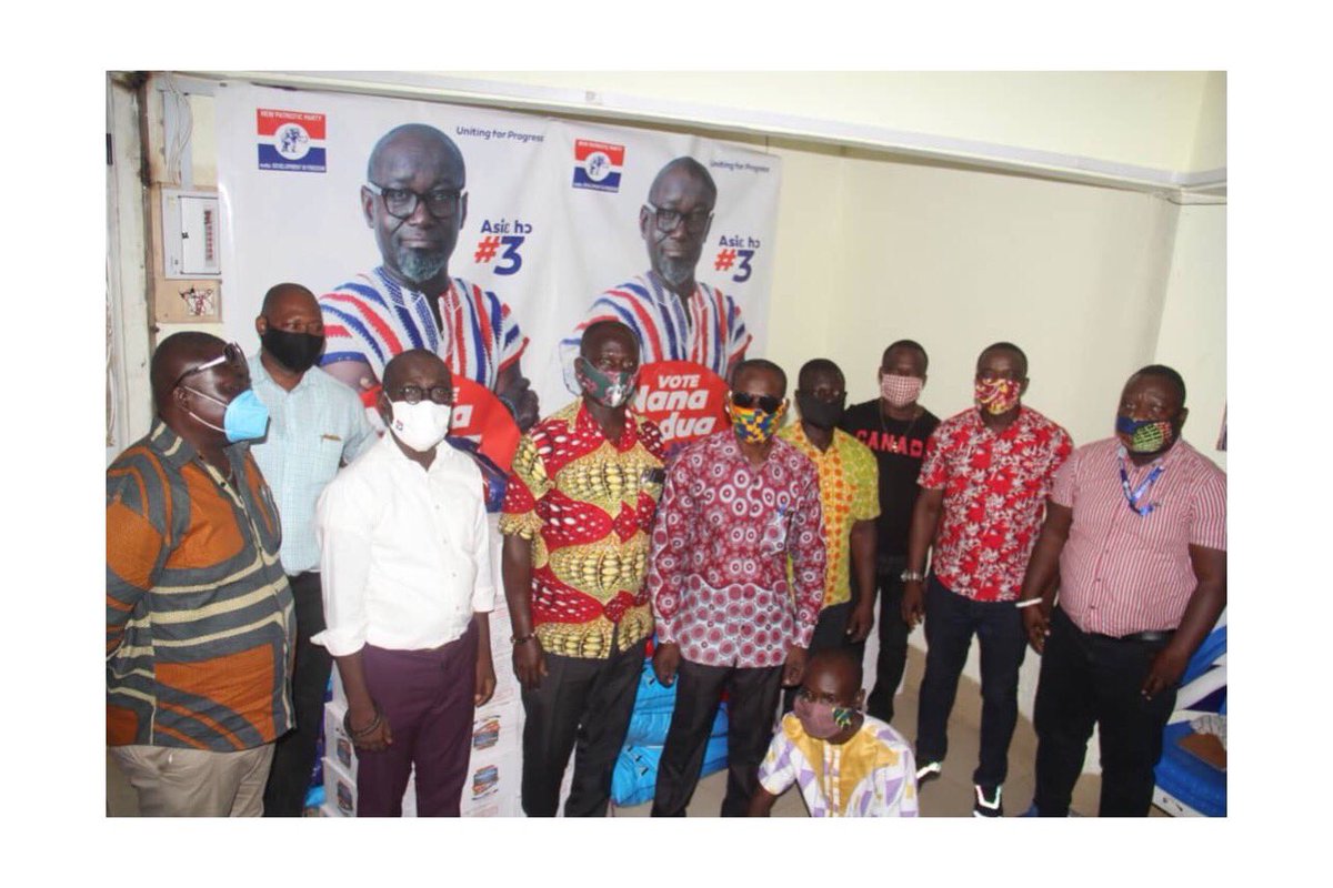 nfaoforiatta's tweet photo. Teaming up with the Assembly and Unit Committee Members of the Okaikoi South constituency to donate bags of rice and canned mackerel to the aged. Weβre donating to about 400 aged people across 8 electoral areas.
#UnitingForProgress
#NF4OKS https://t.co/tlQrv81Rxo