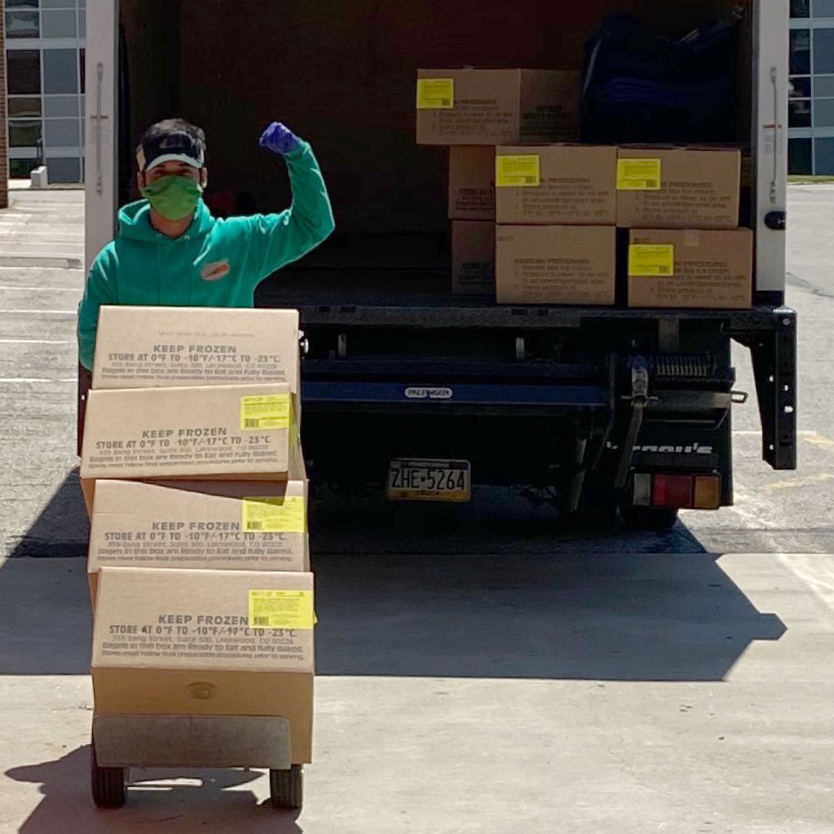 CollegeHunks's tweet photo. #MoveTheWorldMonday Shout out to our Bucks County location for partnering with Manhattan Bagel to deliver 2,000 free bagels to food insecure children. You are truly moving the world. ๐ https://t.co/XhoWHp1HWg