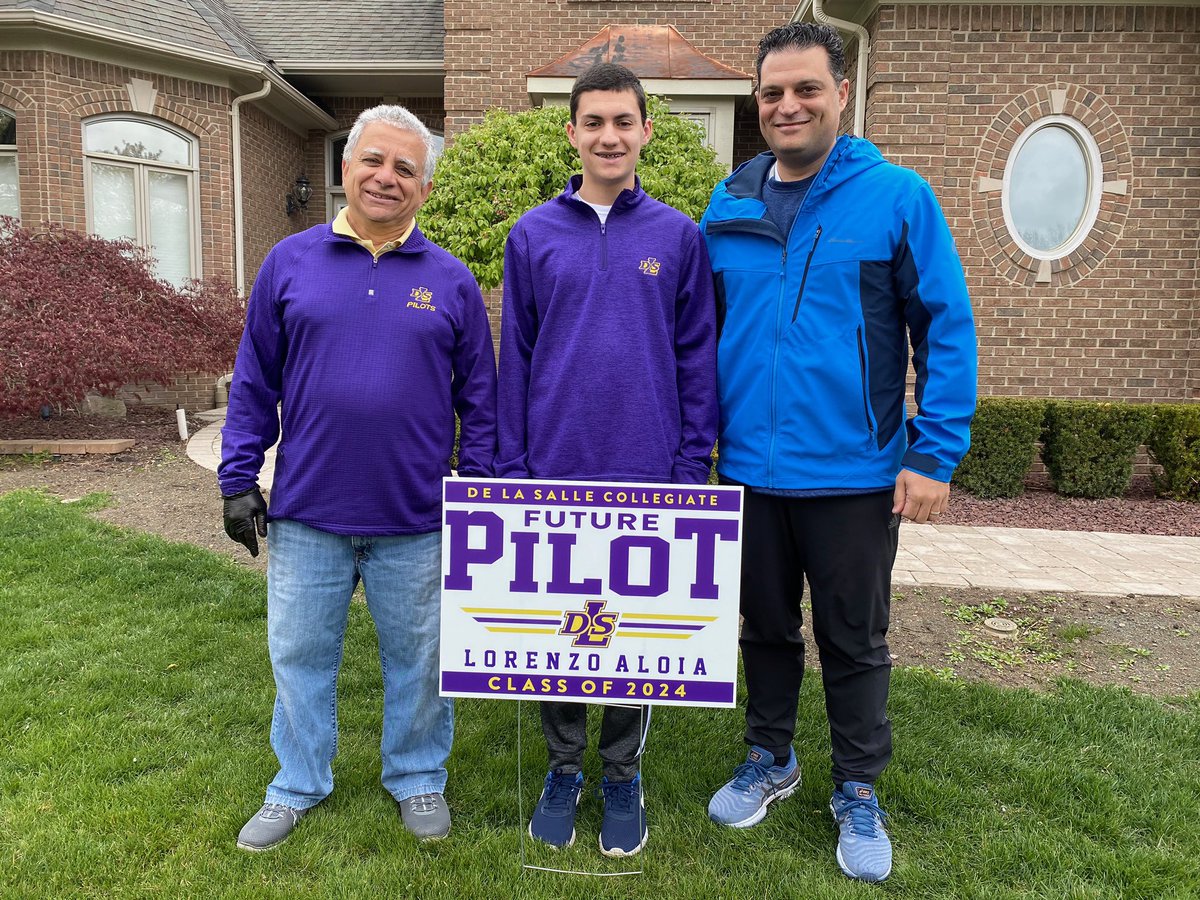 DLSAdmissions's tweet photo. Two generations of Pilots! https://t.co/UbtlyEpvKH