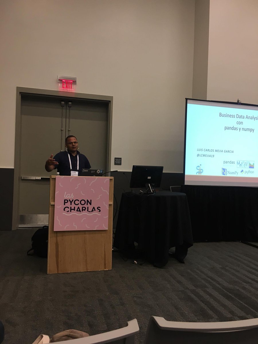 luismejiadev's tweet photo. Hace dos años, en esta fecha estaba dando mi charla de Business Data Analysis con pandas y numpy, en el #pycon2018 Cleveland. Excelente experiencia, ojala en 2021 pueda repetirse. https://t.co/dGiz5cTDX3