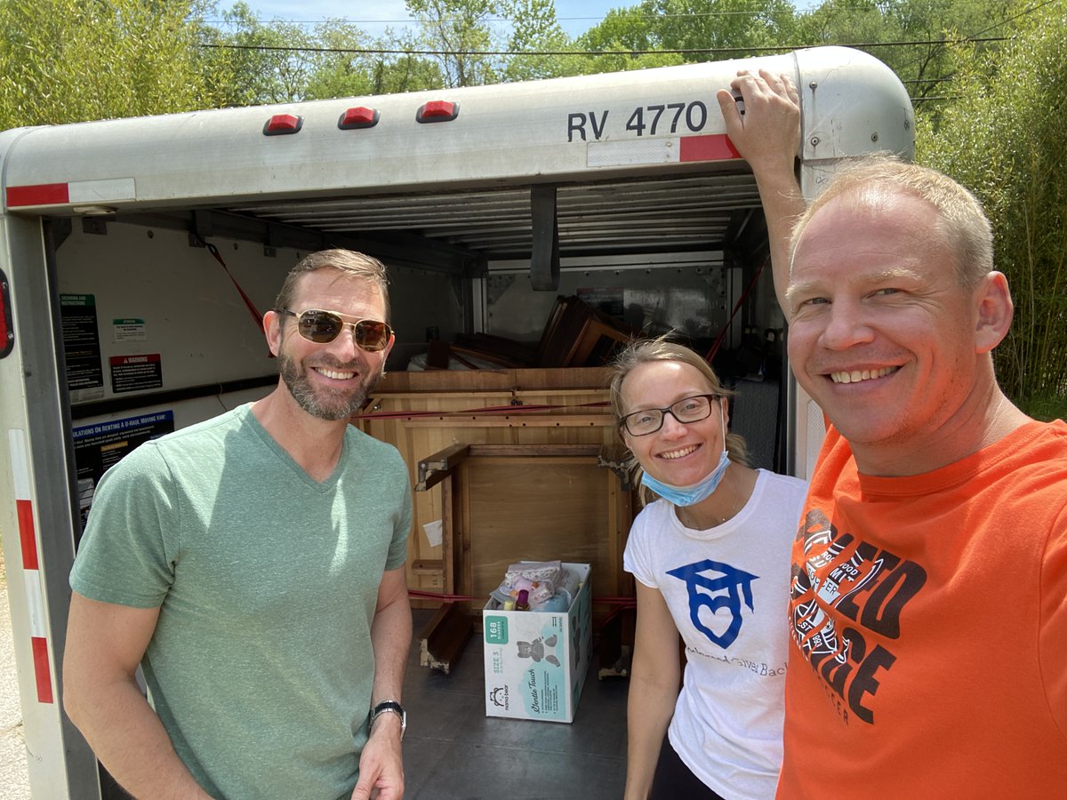 Volunteers with Rockwood Gives Back prepare to make deliveries from The Giving Place – a donation center established to provide items for our own Rockwood students and families in need.

Find out how it works, and how you can help.

rsdmo.org/community/give…
