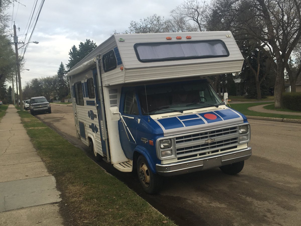 heatherAtaylor's tweet photo. There is an amazing RV down the road from us. This is the type of fandom that inspires me. #rvd2 https://t.co/ztfXO1TbCd
