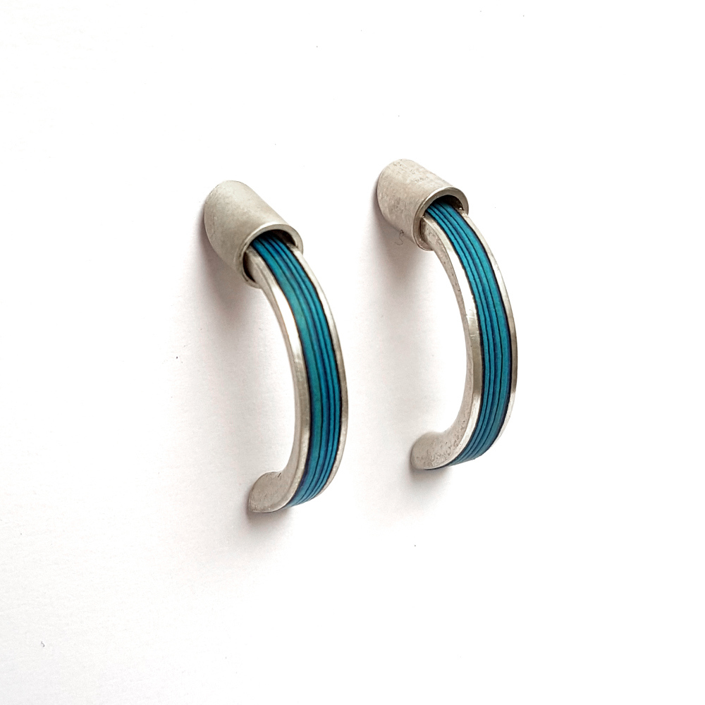 ClaraBreen's tweet photo. Some of the lovely pieces now in the FLASH SALE ⚡️
Ends tonight > https://t.co/XU5WFA8end 

-Up to 60% off
-10% of profits to fund our community project sewing medical gowns for NHS

#jewellery #flashsale https://t.co/fDtAsnYTAt