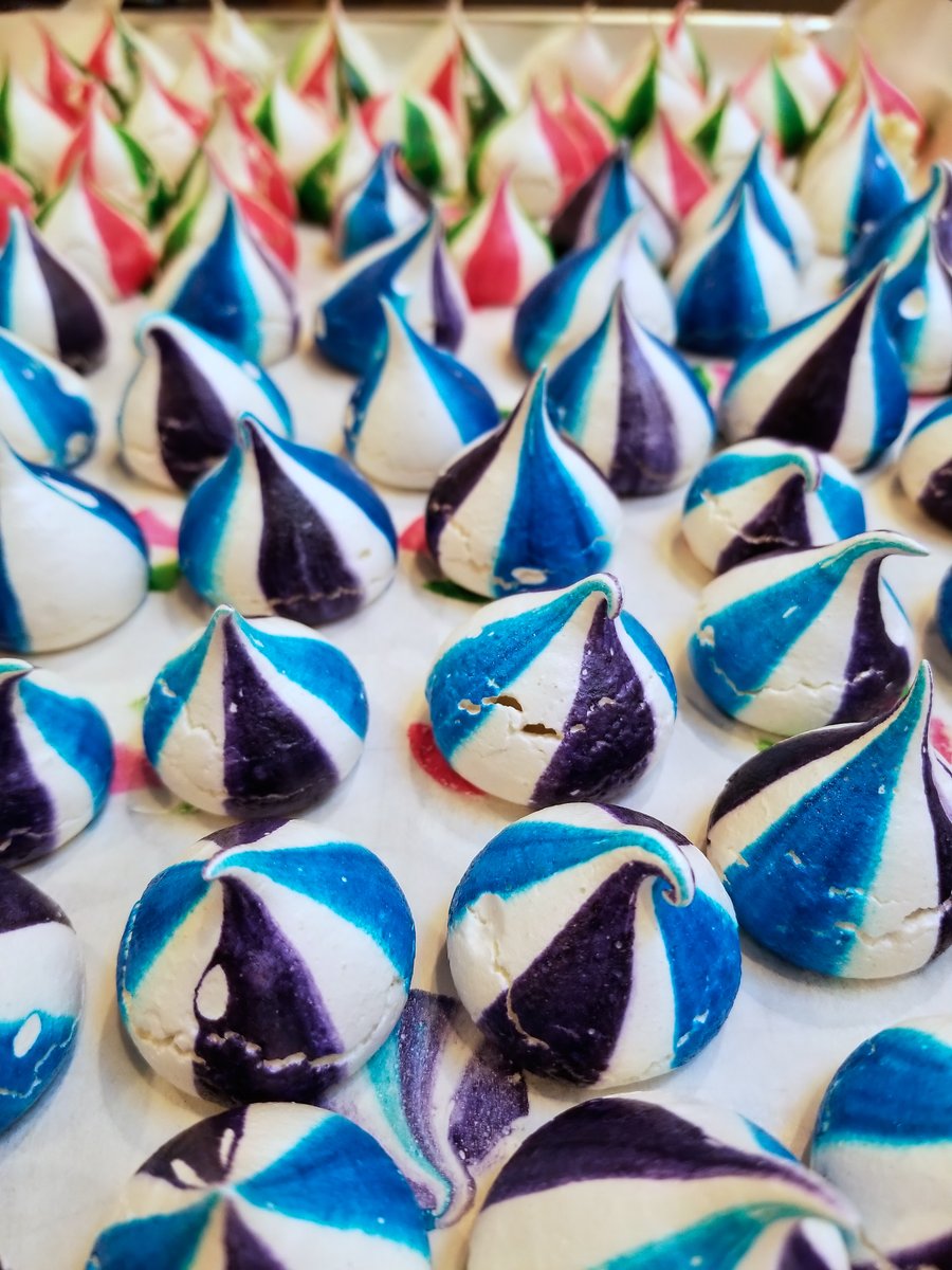 There's nothing like a good kiss, even one made of meringue. Join me tomorrow, Tues., on FB Live at 2pm ET to learn the steps to making these beautiful meringue kisses. Recipe on my FB page.

#baking #bakingwithkids #meringue #foodie #mondaymotivation gailsokol.com