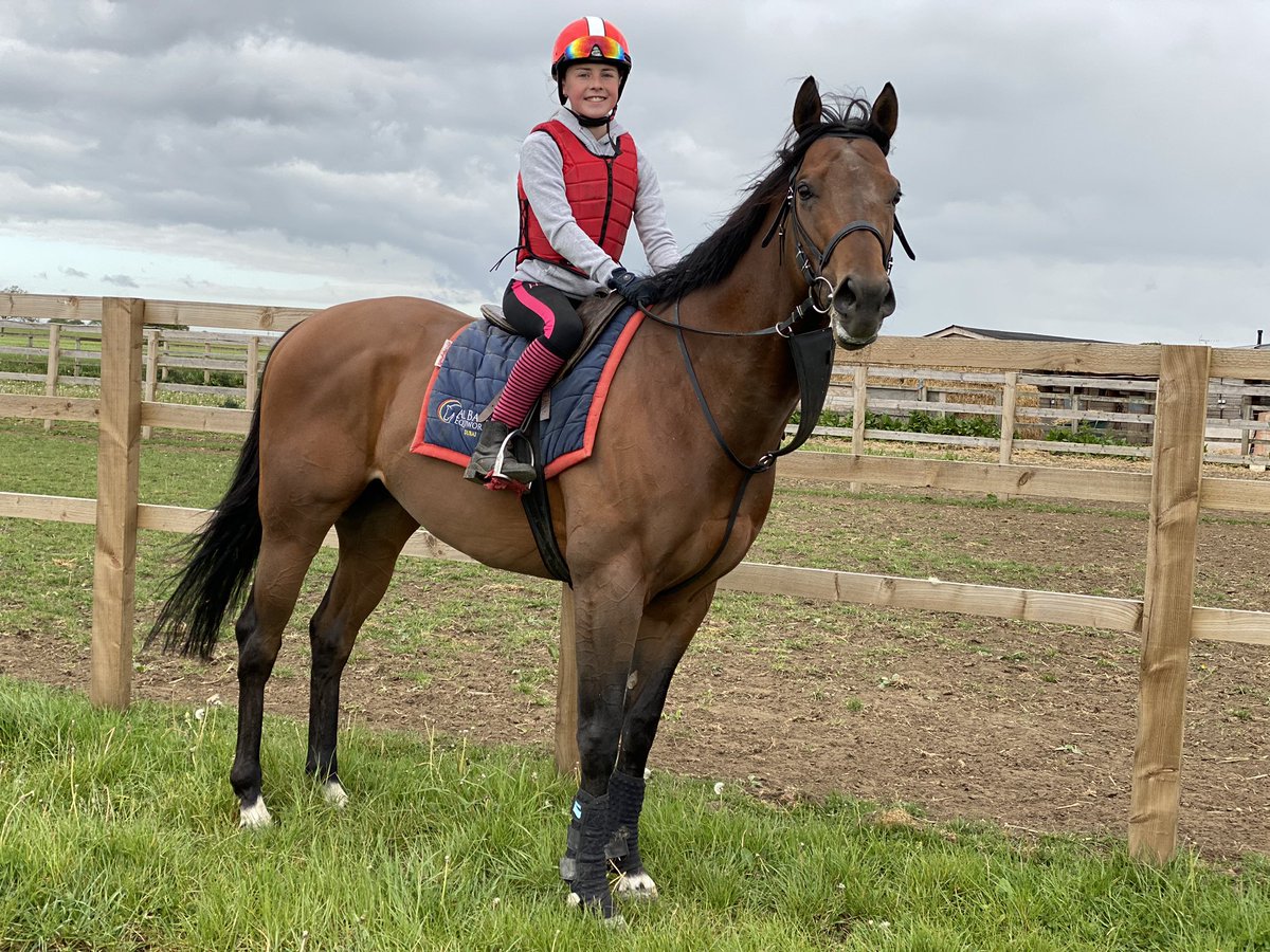 @Trotternicholls @TGHRC Alameery this morning with his favourite lady @miaclare43 #happyhorses