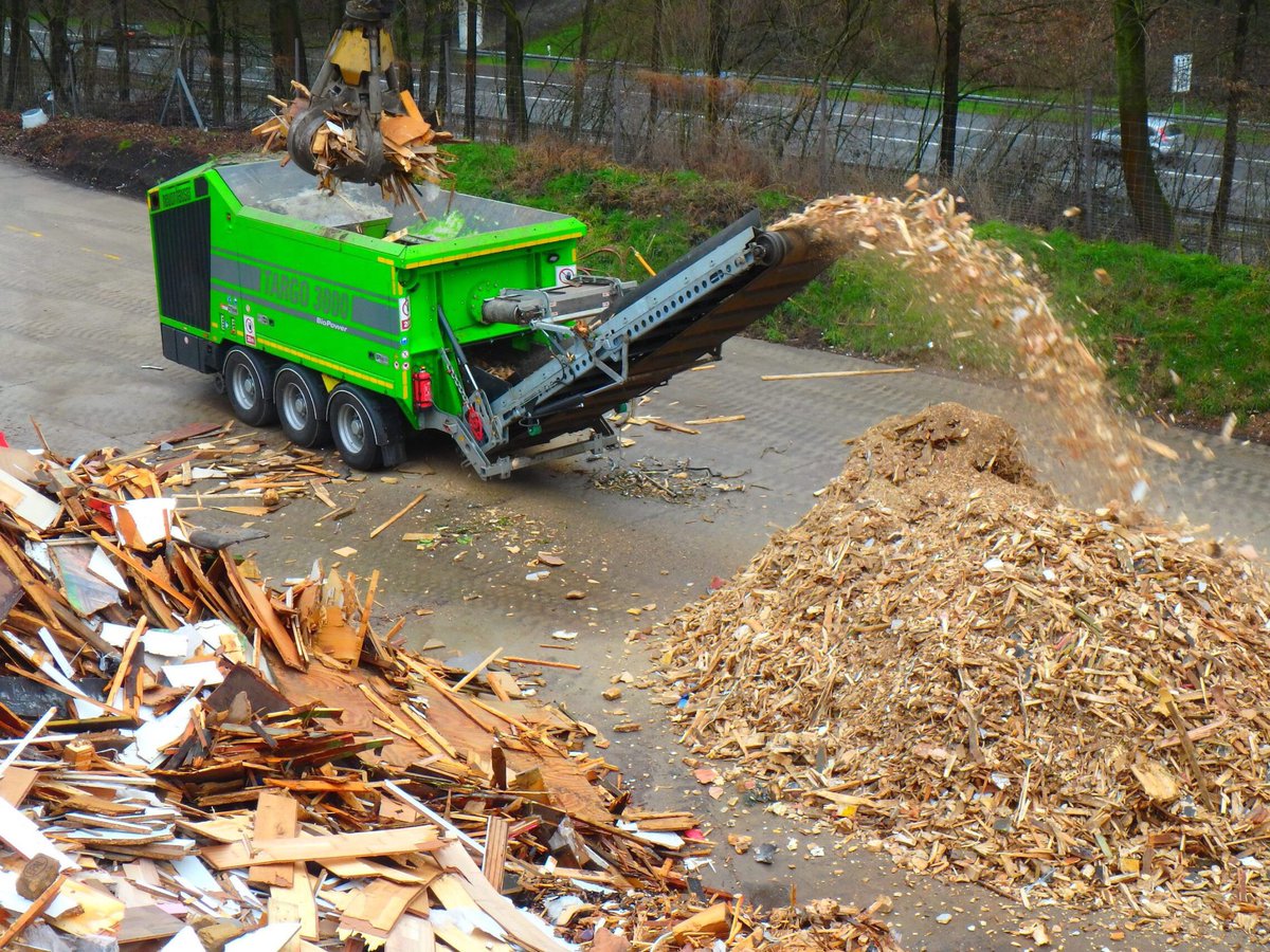 NeustarrEquip's tweet photo. Introducing the FIERCE Targo3000 single shaft #shredder 💪🏻. Featuring a unique #energyefficient direct drive system which shreds anything .. anywhere ... anytime 🤛🤛 ☎️ Mark Leuner (864) 606-9830 - mleuner@neustarr.com #grinder #grinding #shredding #engineering @MarkLeuner https://t.co/0P27GiSJHo