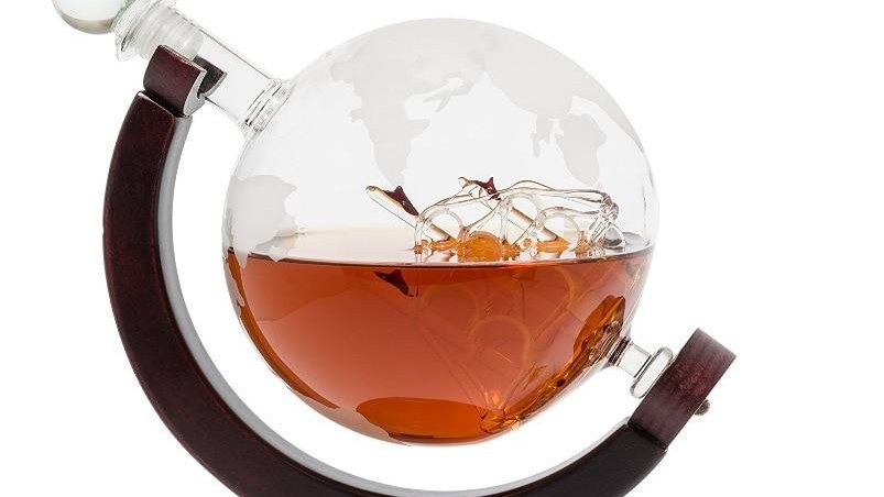 GlassesClassy's tweet photo. As promised our NEW collection of Wine and Whiskey decanters are available in store ! Come and have a look!🍷🥃 https://t.co/hVIWprlWwn 

#decanters #StarWars #Sailors #boatlife #MusicMonday #mondaythoughts #MondayMorning #MondayMotivaton #MondayMood #wine #whiskey #winelovers https://t.co/2pVG3tpd4O