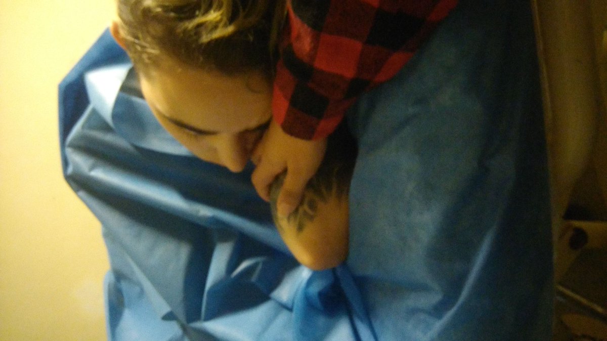 Loganjupiter's tweet photo. Hoy me desperté con estas fotos que me mandó mi mejor amiga, gracias a ella estoy acá, es mi ángel, estoy seguro de ello, estuve internado varios días y en ningún momento se fue, y cada vez que lograba abrir los ojos la veía alado mío tomando mi mano, la amo incondicionalmente. https://t.co/rtQG2sadWa