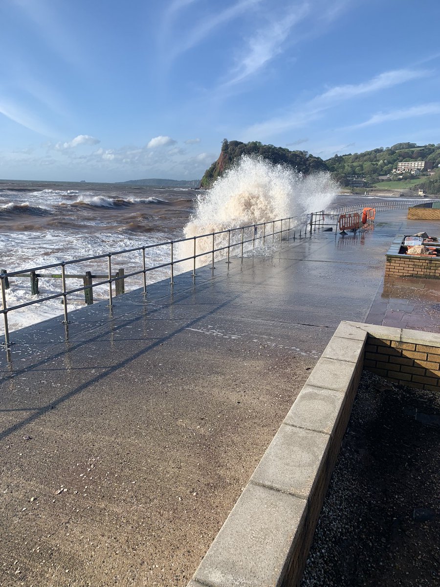 gutter_bunny's tweet photo. Yesterday morning and this morning - it never looks the same here 😎☀️🌊 #firstswimoftheyear #calmsea #choppysea #teignmouth #Devon https://t.co/lJ6wcWK9K5