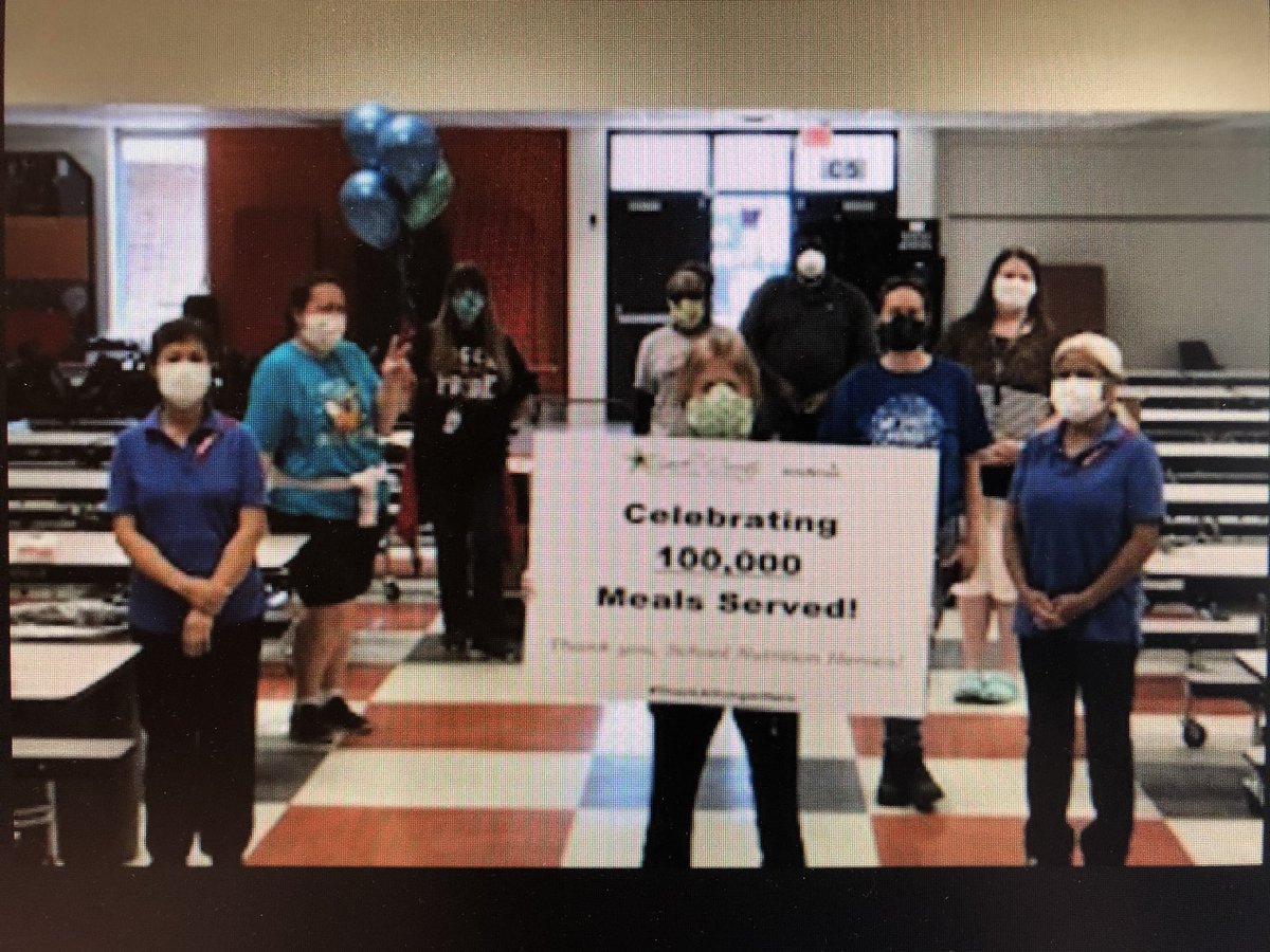 CherylMParr's tweet photo. Celebrating over 1️⃣0️⃣0️⃣,0️⃣0️⃣0️⃣ @YCSD &amp; @sodexoUSA meals served since our closure!  I am so very proud of our team members for their hard work!  #ThankAHungerHero @VDOESNP @ShandorVictor @jimcarrollCOO https://t.co/hAeciLGl17