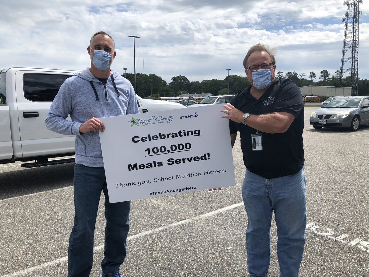 CherylMParr's tweet photo. Celebrating over 1️⃣0️⃣0️⃣,0️⃣0️⃣0️⃣ @YCSD &amp; @sodexoUSA meals served since our closure!  I am so very proud of our team members for their hard work!  #ThankAHungerHero @VDOESNP @ShandorVictor @jimcarrollCOO https://t.co/hAeciLGl17