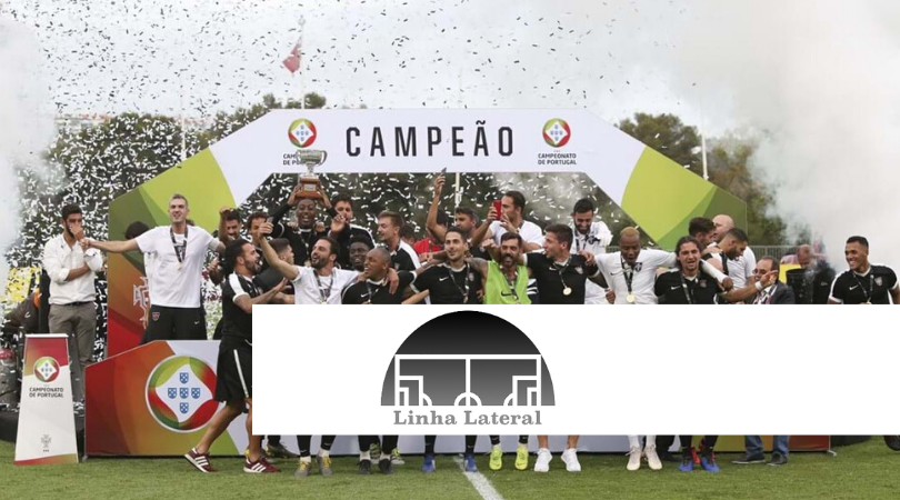 LinhaLateralPod's tweet photo. Neste episódio, @luis_cristovao e @TiagoEstv analisam as decisões quanto ao término dos campeonatos da II Liga e do Campeonato de Portugal e a nova proposta de quadros competitivos da Federação Portuguesa de Futebol. #podcast
https://t.co/PPISYFvbqG https://t.co/sTlatKBqyF