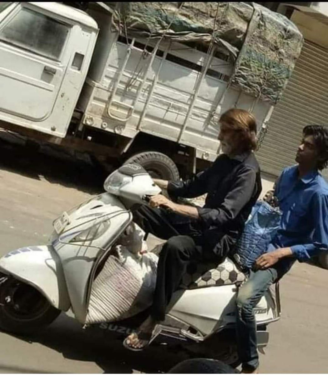 Syedgouseqazi's tweet photo. Lock down me
Suryavansham K Heera Thakur
Aata Le Jate Hue...😂😂
Ab Ghar Ko Jake Kheer Kahaten Inho 😜
#Set_Max https://t.co/NzEMqnkHfi