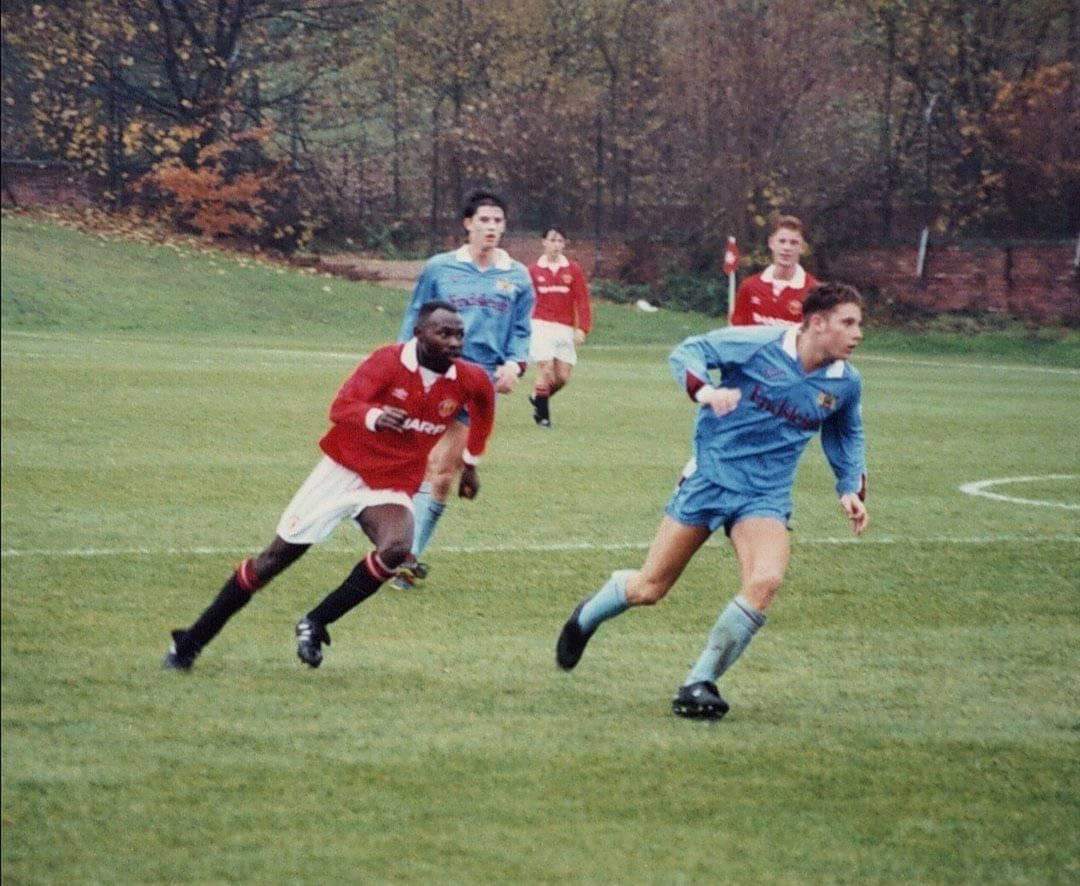 bhorafrika's tweet photo. The late @HighlanderBosso &amp; Warriors legend Adam 'Adamski' Ndlovu was invited for trials at @ManUtd back in 1992. When Alex Ferguson was in the verge of signing him, Eric Cantona who was then with Leeds United became available &amp; United settled for him instead of Adamski. https://t.co/aW54dX0qWJ