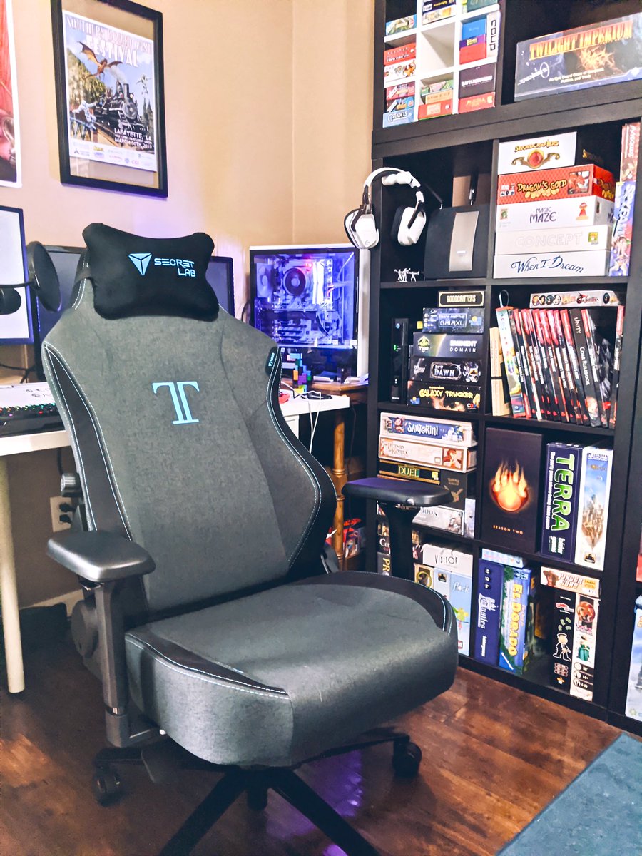 e_dawg11's tweet photo. Because quarantine and because life’s too short not to get a new chair @SaganEzell #Secretlab https://t.co/4D9MrzN51I