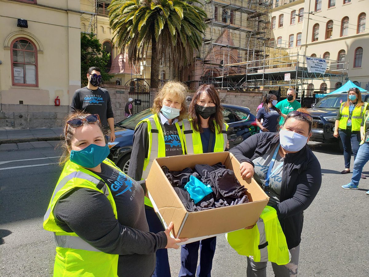 flySFO's tweet photo. Way to go @AlaskaAir! Last week Alaska Airlines #SFO employees donated snacks, beverages, and 200 handmade masks to local nonprofit @LarkinStreet. Larkin Street Youth Services provide support and service for young people to move beyond homelessness. Thank you @AlaskaAir! https://t.co/hWb43euQbD