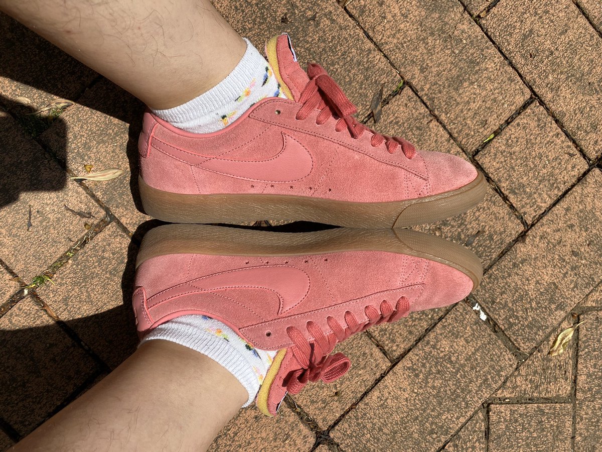 こすけん Twitterissa Nike Sb Blazer Low Gt Supreme Desert Bloom です ハーフパンツはローカットを合わせがち ハイカットにトライできないおじさんです カラーネーム通り 砂漠の様なガムソールにピンクの花が咲き誇っています ガムソールもピンクも大好物 こすけん Twitterissa Nike Sb Blazer Low Gt Supreme Desert Bloom です ハーフパンツはローカットを合わせがち ハイカットにトライできないおじさんです カラーネーム通り 砂漠の様なガムソールにピンクの花が咲き誇っています ガムソールもピンクも大好物