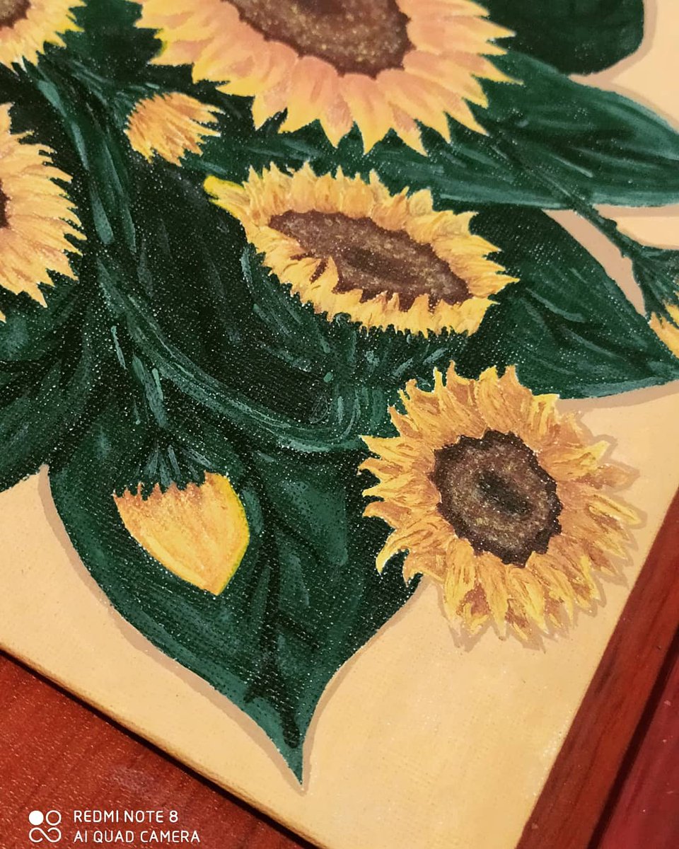 BloomPreminger's tweet photo. Feliz día de las madres 🥰 Este día le regale este cuadro a mi madre me fascinó el resultado y a ella mas. Nunca había hecho algo como esto 
#proudofme #girasoles🌻 #lovemom❤️ https://t.co/WGuDwZfLDa