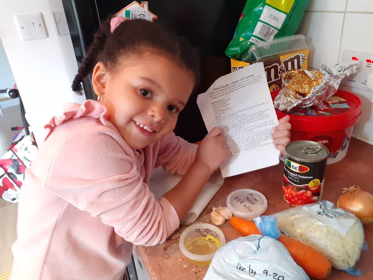 Happy to receive her bag of ingredients @BaytreeCatering! Thanks for funding @Joanne4PP <a href="/TomLogan00/">Tomás Logan</a> <a href="/CllrAnnaRothery/">Anna</a>. More healthy eating <a href="/JSDWP/">Jonathan Pauling</a>