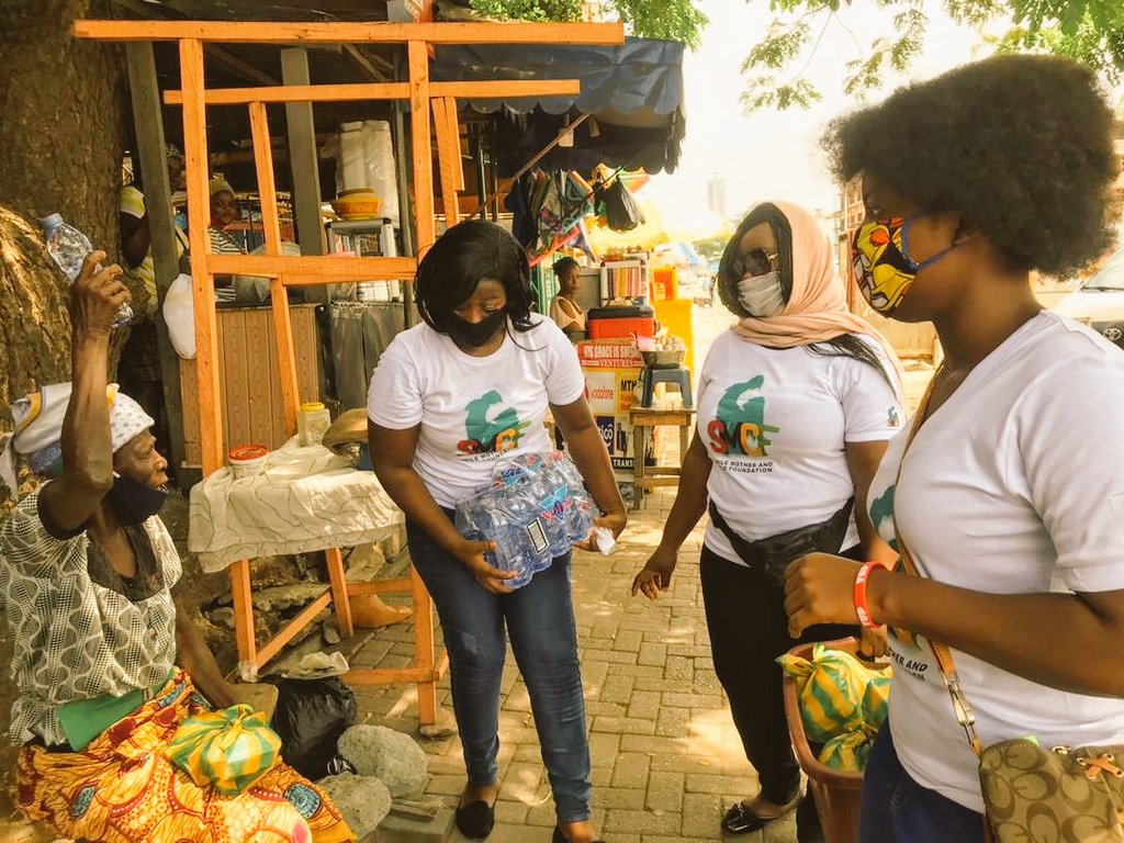 SmileMotherAnd1's tweet photo. Smile mother and child foundation commemorated mothers day by spreading love through some donations to mother's and children in( Tema community one)
Our heartfelt thanks to all our volunteers and most especially @iSpaceGh for their massive support. https://t.co/w6tNAymndW