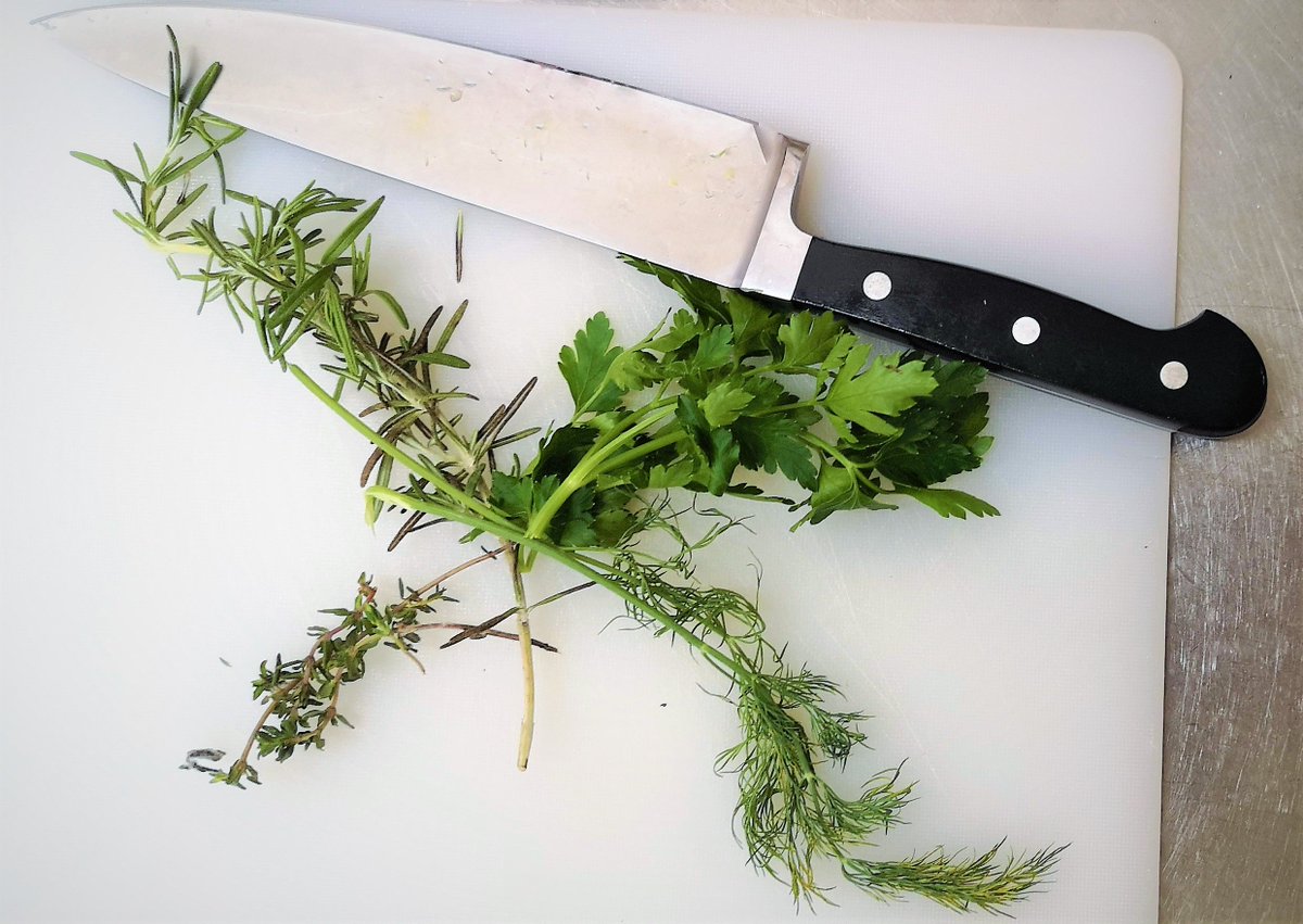 SchwarzerBock's tweet photo. #Frisch im #SchwarzerBock: #Fresh #Herbs, #handmade with #love #2go #zummitnehmen https://t.co/cpD74sWWL4 https://t.co/NjpYTBWkGP