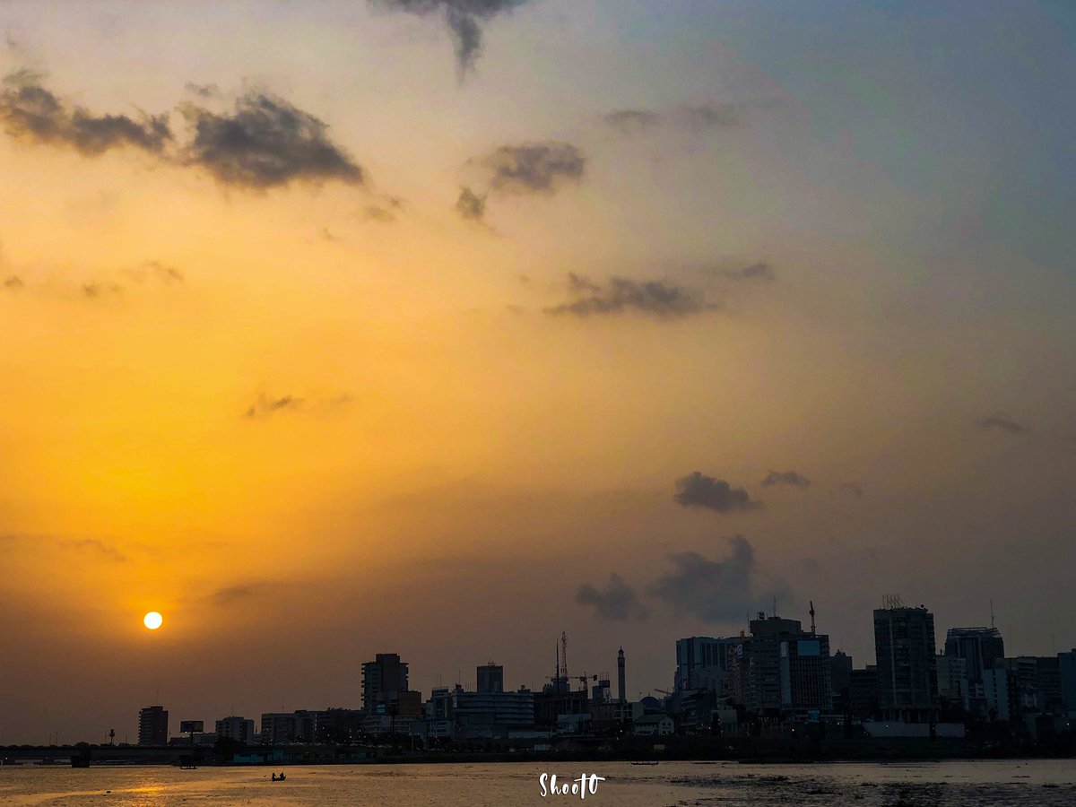 davidakpovi's tweet photo. Once upon a time...Blockhauss❤️❤️❤️
#Abidjan #civ225 #Blockhauss #CôtedIvoire #Africa #Sunset #ShootO https://t.co/UB9uA1eIWp