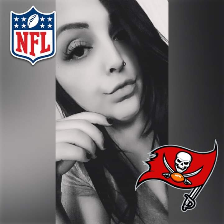 Queen_E_44's tweet photo. #NewProfilePic #buccaholics #Captain44 @BuccaholicsON @Buccaneers #BucsQueen https://t.co/2oSjk6fCdx