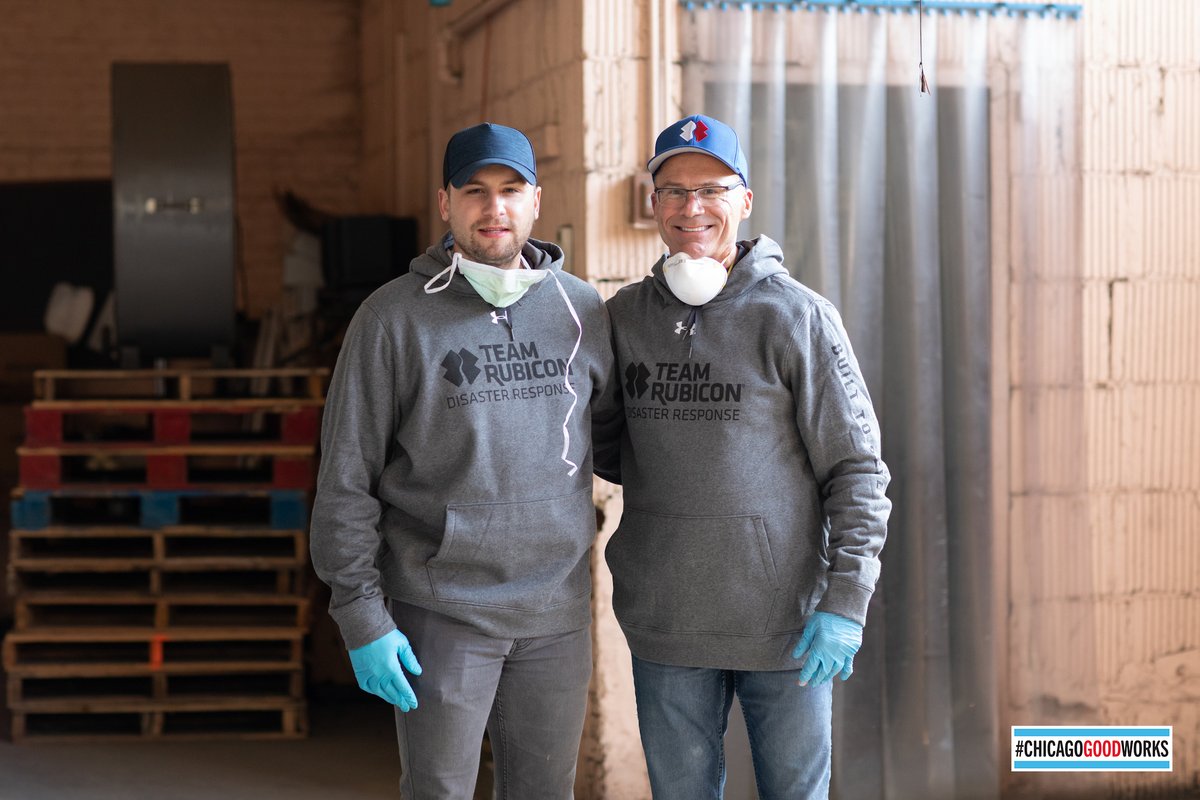 mayorlightfoot's tweet photo. .@TeamRubicon Chicago volunteers, like retired Marine Randy Lauer, are packaging food for local pantries in partnership with Chicago Catholic Charities. Thank you to Team Rubicon and the Lauer family for your service during this difficult time! #ChicagoGoodWorks https://t.co/sVcYTlrxGJ
