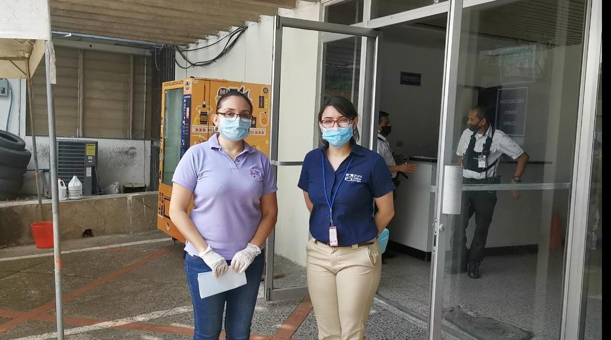 FUNDEMAS's tweet photo. La empresa Sabor Amigo entregó un donativo al "Programa de Fortalecimiento juvenil" apoyado por @WorldVisionSV,  que proporciona 5,600 raciones de salsa boloñesa con 12 % de proteína por porción. https://t.co/Y0O5yWrFtU