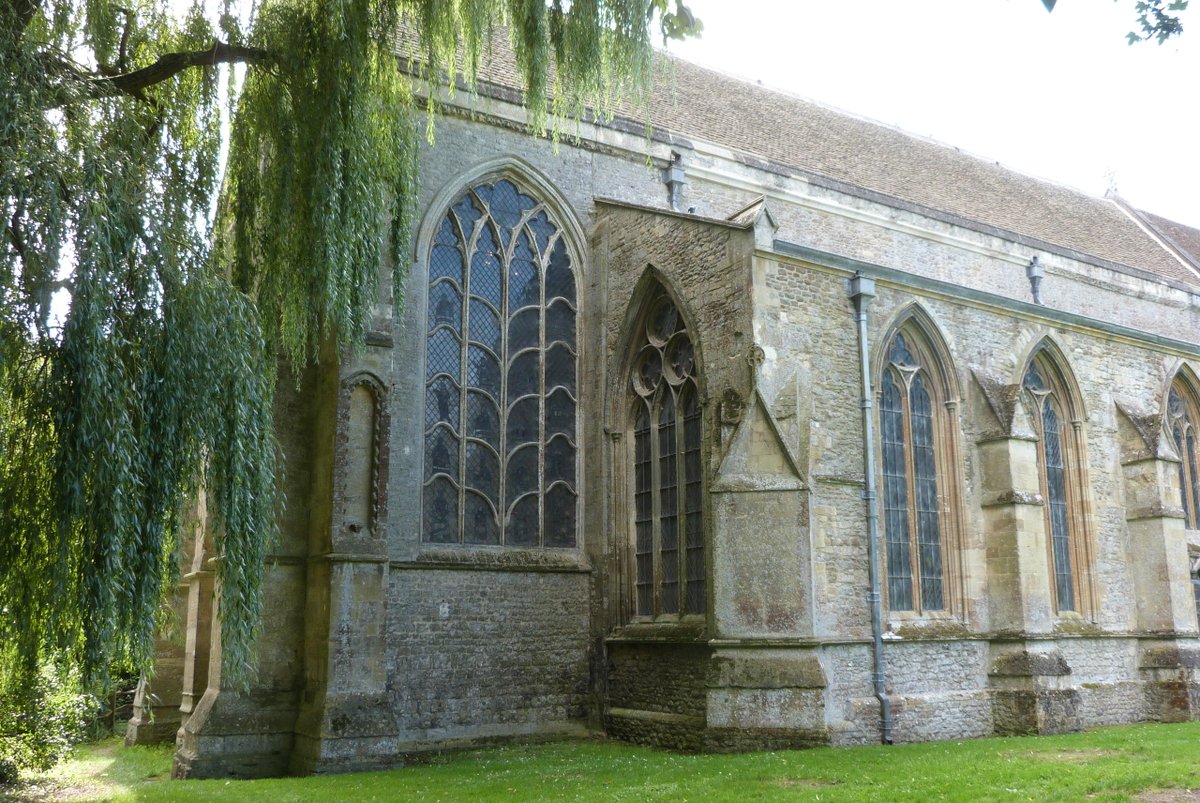 Since this is supposed to be about the great lost churches, maybe we should be thankful for the one that survived exceptionally intact, thanks to the chancel being being purchased by Richard Beauforest in 1544 and given to the town.It is very long and hence a pain to photograph!