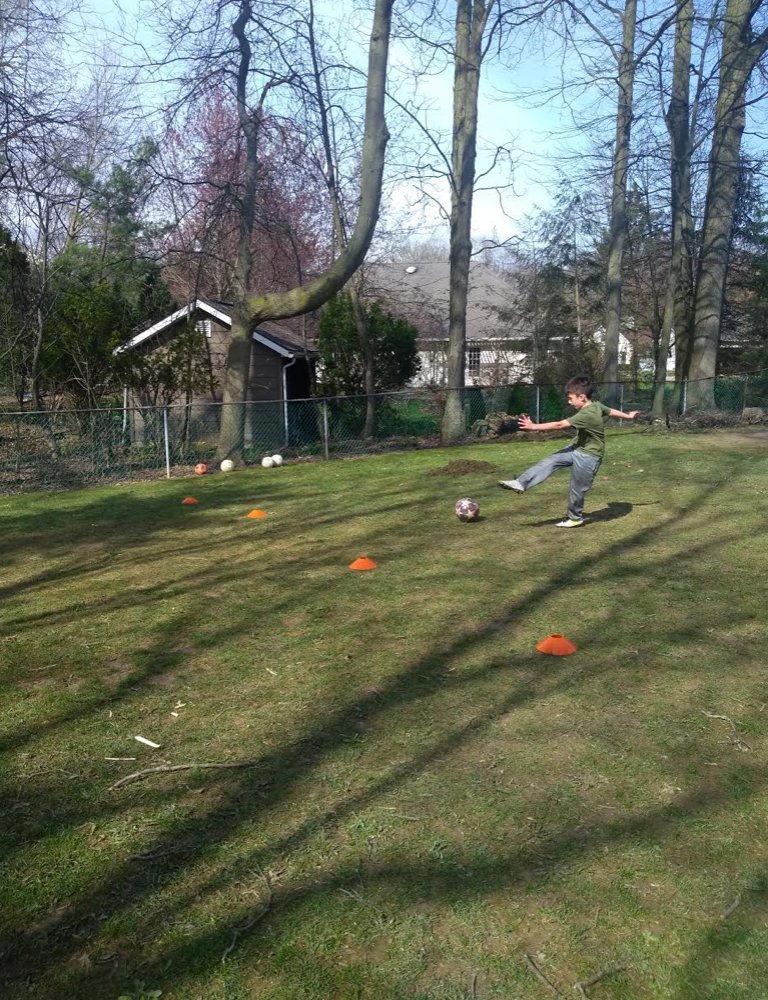SMFSchools's tweet photo. Matt from Woodland keeps busy by practicing soccer on his #MoveItMonday! Send us what your family is doing to keep active! 
#BulldogPrideOnline #VirtualSMFSpiritWeek https://t.co/UipCb9t7kh