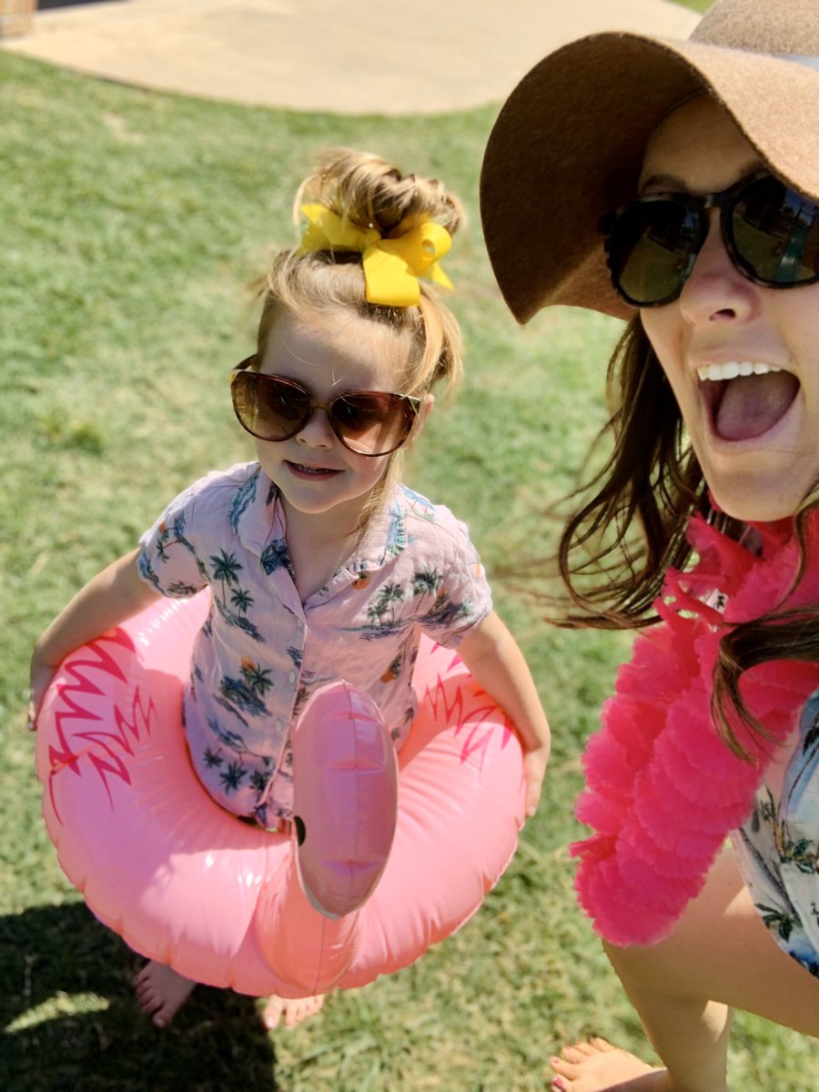 EmilyBynum5's tweet photo. My coworker and I are SURFIN’ INTO WEEK 8 of distance learning! Summer is just around the corner but we can’t wait to tackle some final fun projects with this great group of first graders! ☀️🌴🌊🏄♀️ #firstgradeshenanigans #schoolfuninthesun #alvaradoexcellence https://t.co/ffpK9nyKer