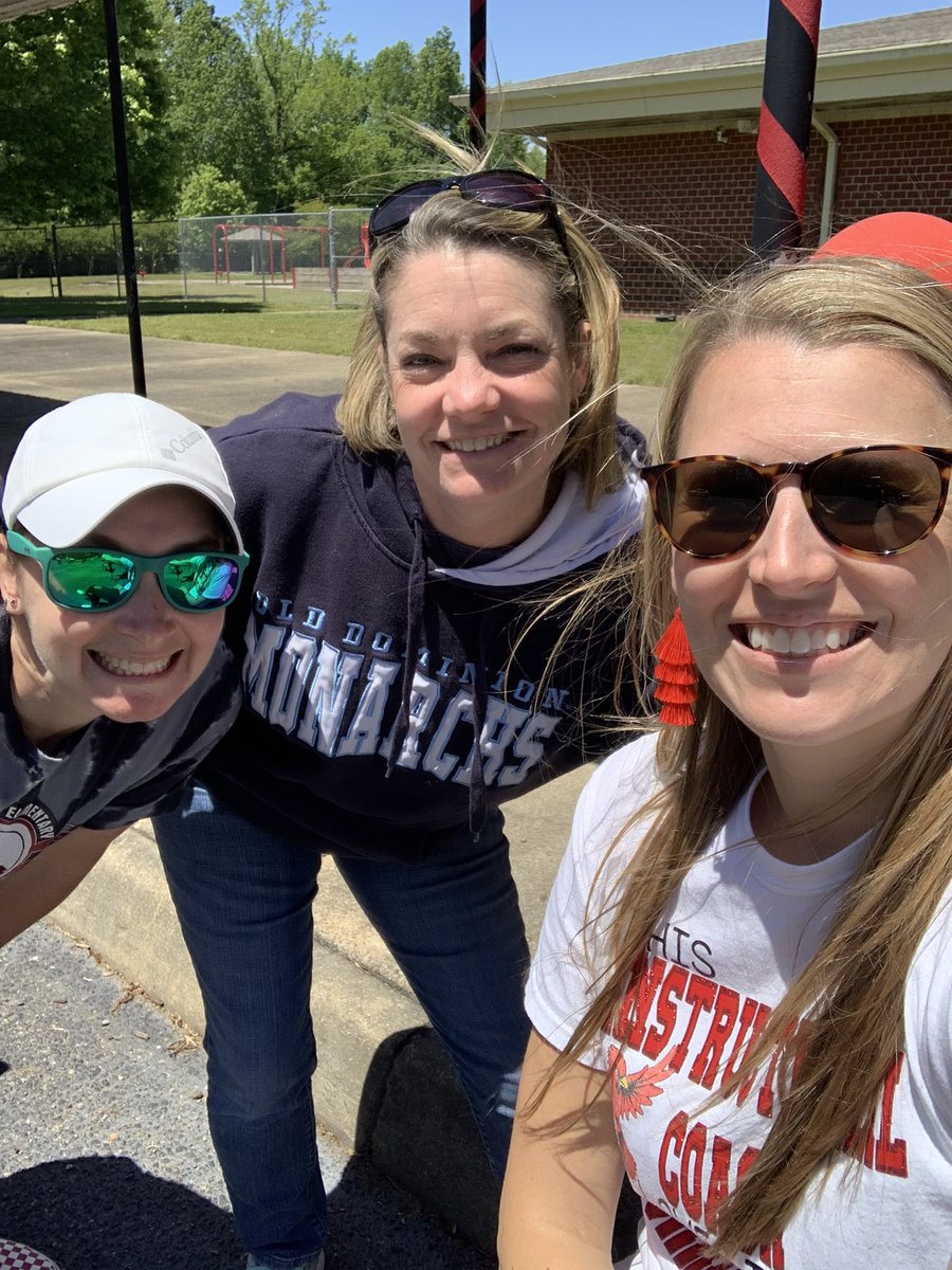 JenniferBooth77's tweet photo. It was great seeing these ladies face to face today!  @CarrolltonES @IWCSchools @nstreet_teaches @SeeSmittyRead https://t.co/kw1nFXp7M7