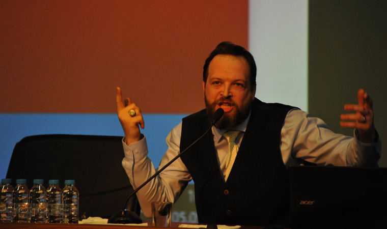 Fatih Tezcan bir provokasyona daha imza attı: Karınızı, çocuklarınızı nasıl koruyacaksınız bizden?  cumhuriyet.com.tr/video/fatih-te…