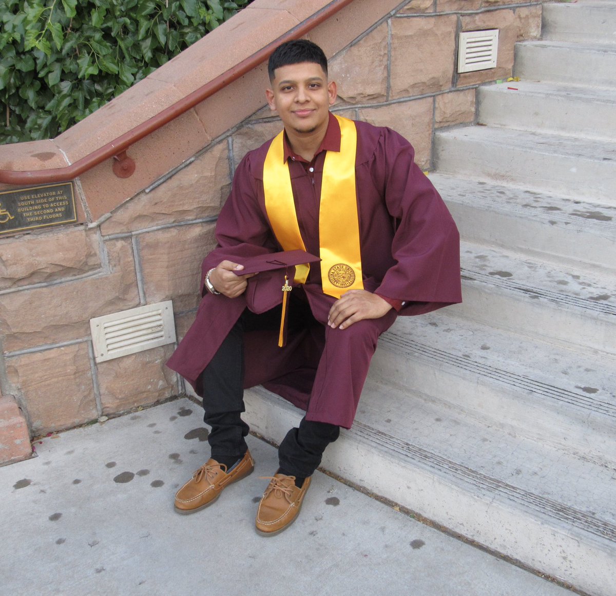 j_rincon98's tweet photo. Today, I officially graduated from the W. P. Carey School of Business at Arizona State University with a B.S. degree in Supply Chain Management.  

“No llega antes el que va más rápido sino el que sabe dónde va.”

#SCM #EducatedLatino #wpcgraduation #Classof2020 https://t.co/aS7GAaL4oH