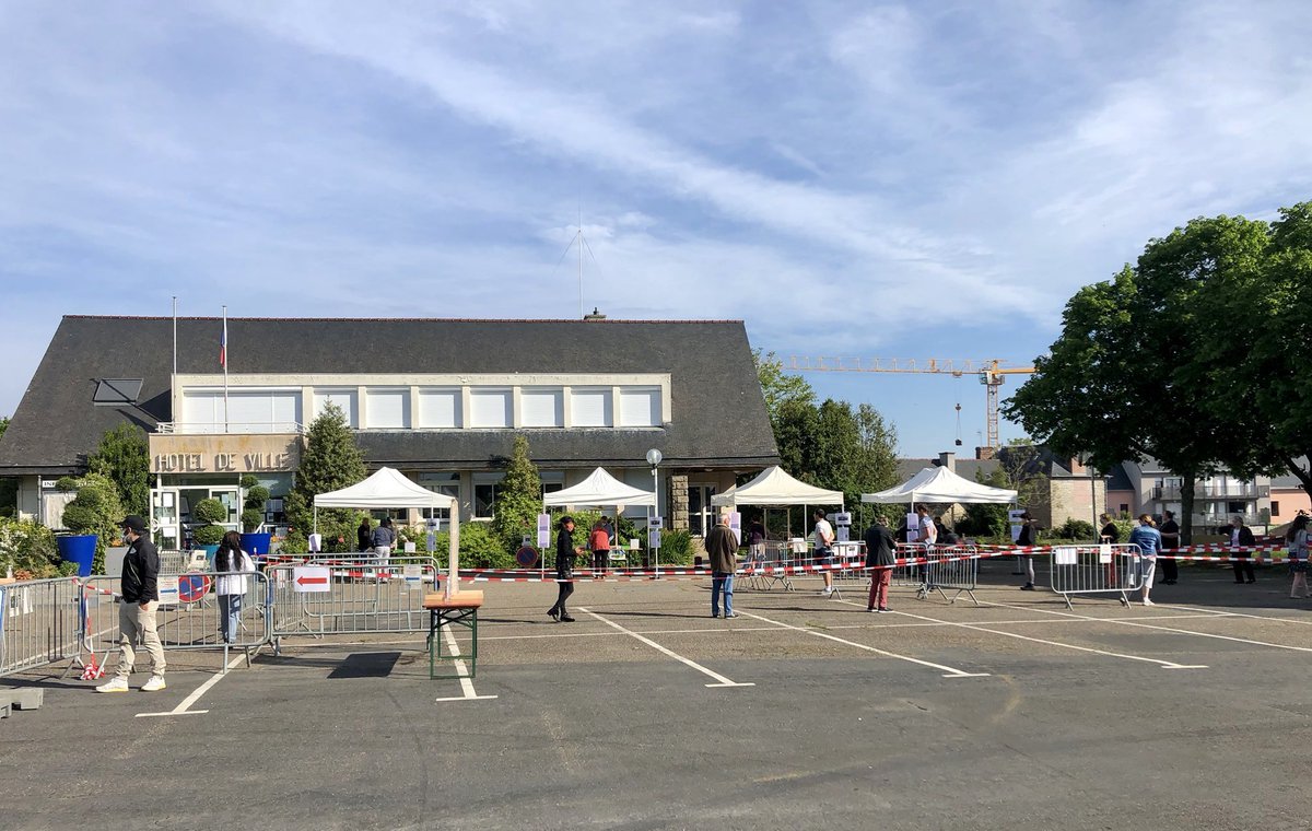  À  #SaintErblon, la distribution gratuite de  #masques a eu lieu le 8 maiPlace des Droits de l’Homme (devant la mairie)3 500 masques commandésLes habitants n’ayant pu se déplacer peuvent contacter la mairie pour une remise de masque sur RDV https://m.facebook.com/notes/ville-de-saint-erblon/questions-réponses-sur-la-journée-de-distribution-des-masques-du-8-mai/2958778177531973/