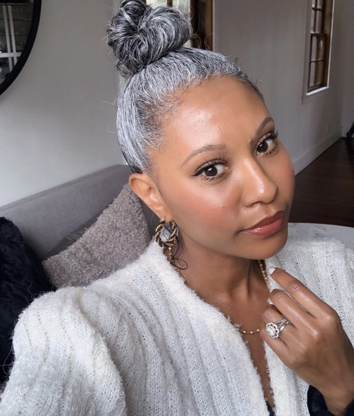 rebelleflowerr_'s tweet photo. I hope I look this good with grey hair when I get older https://t.co/cBw4QuSjXN