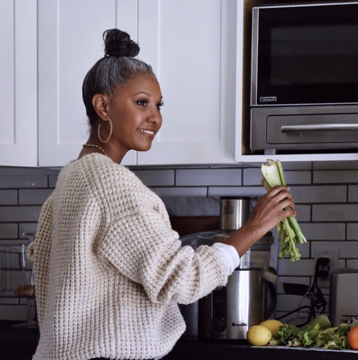 rebelleflowerr_'s tweet photo. I hope I look this good with grey hair when I get older https://t.co/cBw4QuSjXN