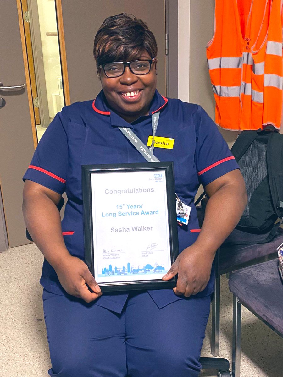 Congratulations to our Lovely manager. For her long service award 🥇!!! Wishing you more and more years!!!!😊 @NHSBartsHealth @RoyalLondonHosp #BartsShero #NHShero