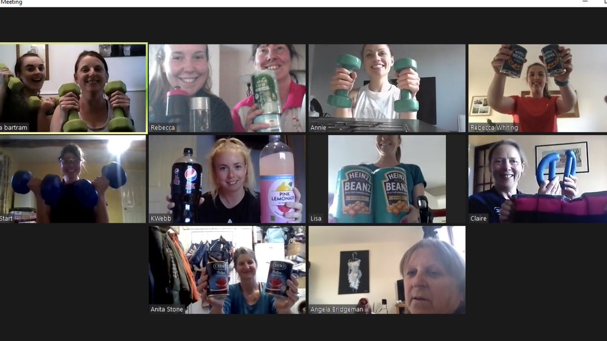 Linton Netball Club weekly zoom fitness session - here is everyone with their mixture of weights!! Water bottles, cans of beans, cans of tuna, fizzy bottles, air...! Anything we can find... Well done to all who participated 💪